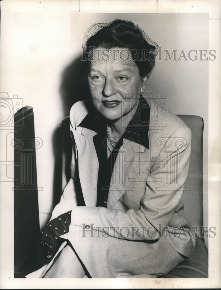 1953 Gwen Bristow, the former New Orleans newspaper girl- Novelist - Historic Images