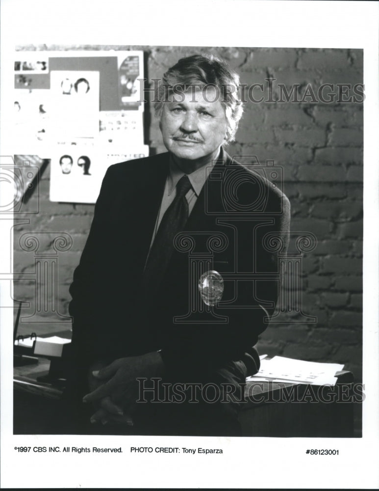 Press Photo Charles Bronson in &quot;Breach Of Faith: Family of Cops II&quot; on CBS-Historic Images