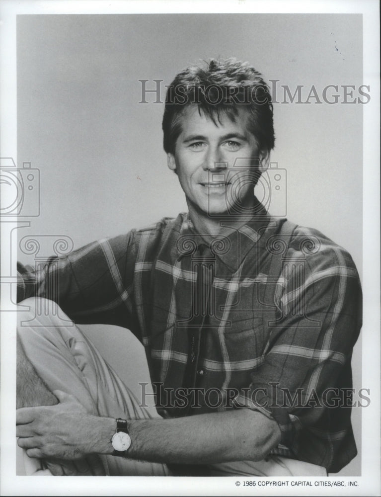 1986 Barry Bostwick is a star of the new comedy series &quot;Dads&quot; - Historic Images