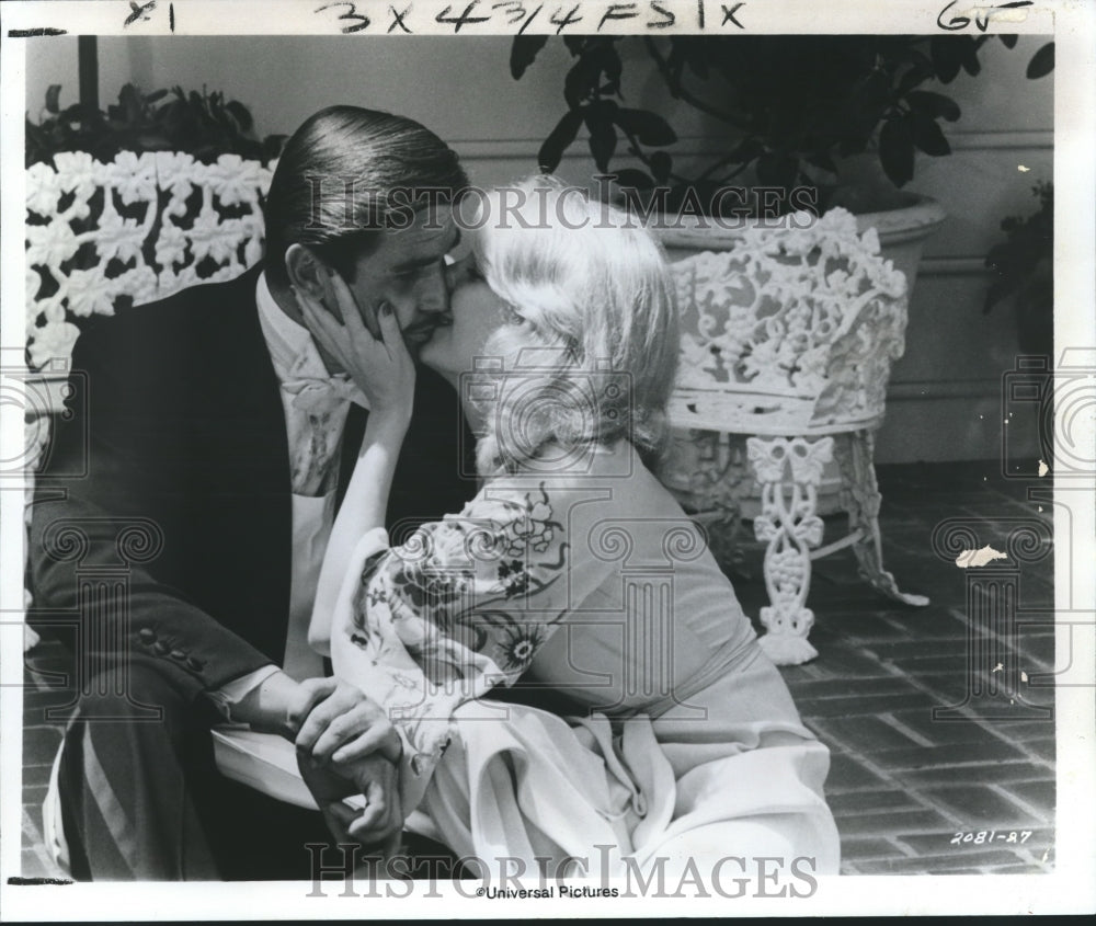 1976 Press Photo James Brolin and Jill Clayburgh in &quot;Gable and Lombard.&quot; - Historic Images