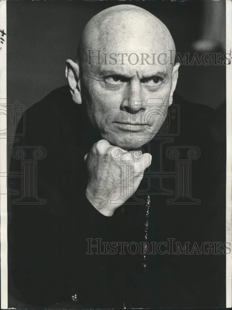 1977 Yul Brynner stars in Broadway revival of &quot;The King and I&quot; - Historic Images