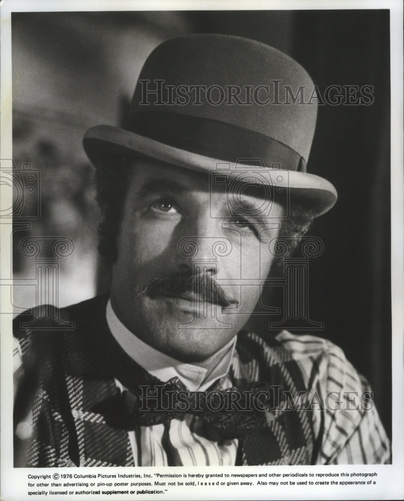 1976 Press Photo James Caan stars in Harry and Walter Go to New York. - Historic Images