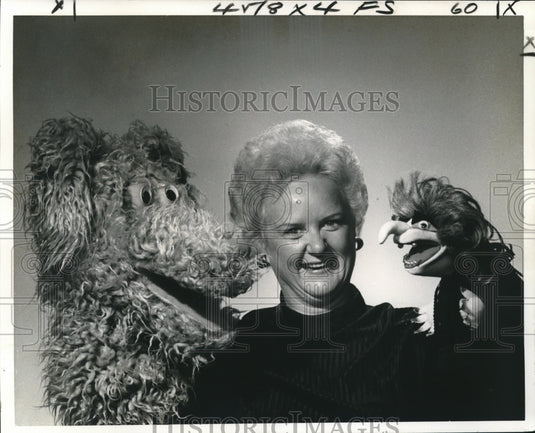 1976 Pegg Callahan with Norcliff & Mad Martha puppet performers. - Historic Images