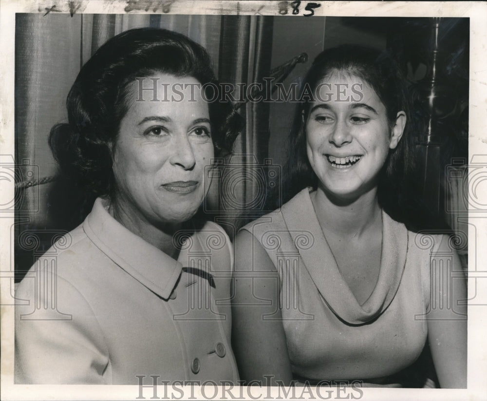 1966 Kitty Carlisle with daughter Cathy at the Royal Orleans Hotel - Historic Images