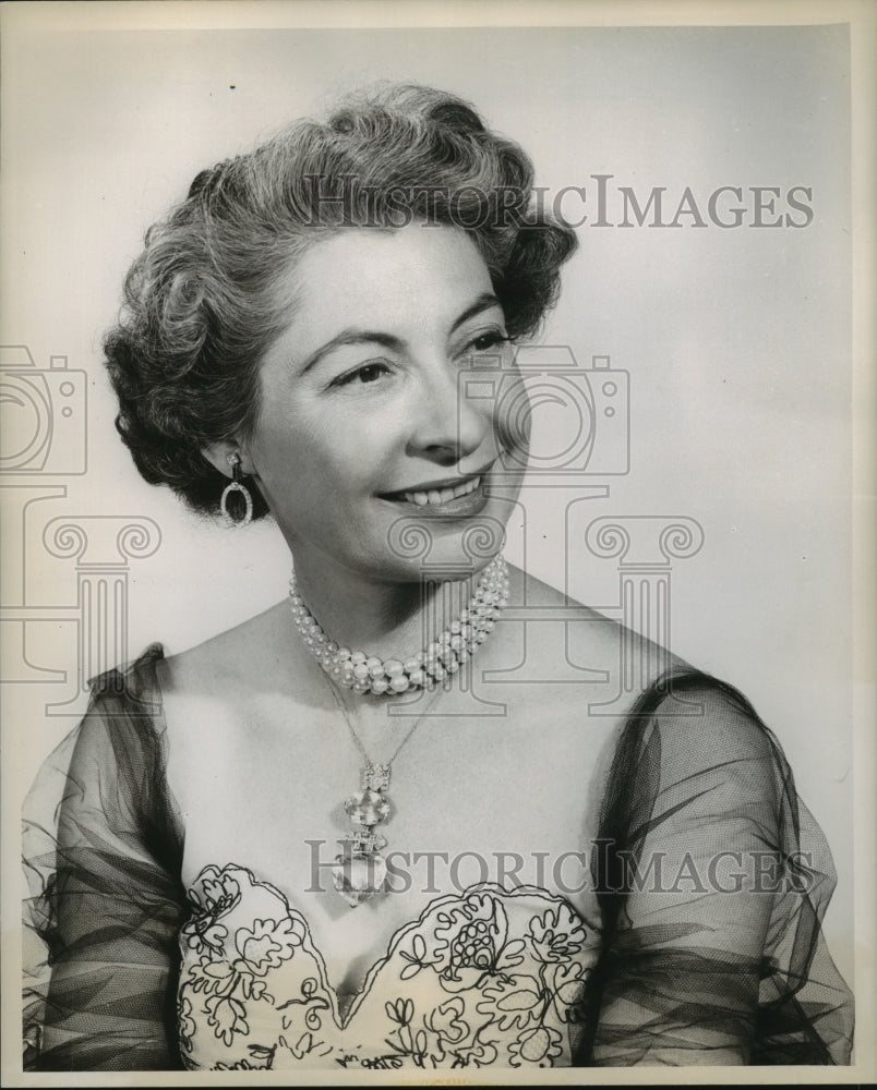 1954 Ilka Chase, author of travelogue of countries she visited - Historic Images