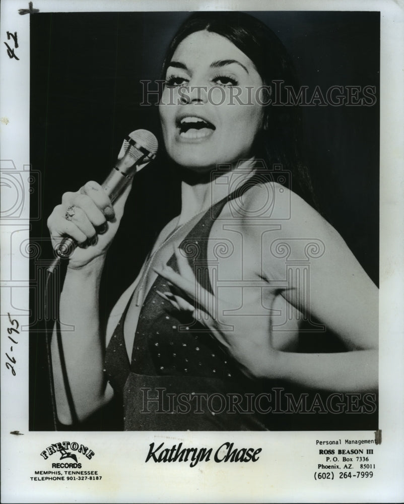 1977 Press Photo Kathryn Chase, gospel, upbeat and soft rock singer at Blue Room - Historic Images