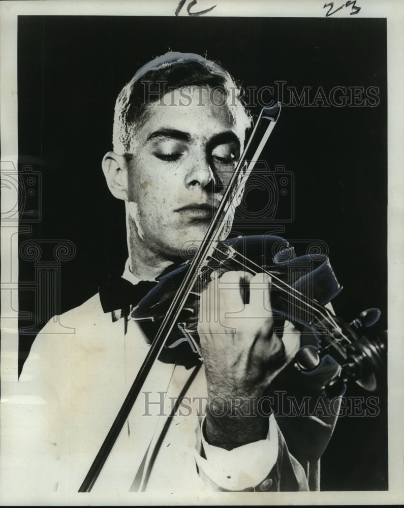 1965 Press Photo Charles Castleman, New Orleans Philharmonic Symphony soloist. - Historic Images