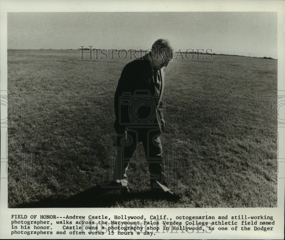 1977 Press Photo Andrew Castle, octogenarian and photographer, at Marymount.-Historic Images