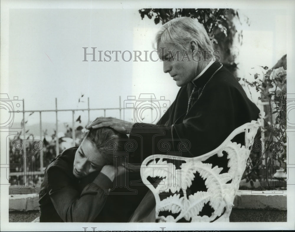 1983 Richard Chamberlain and Rachel Ward in The Thorn Birds, on ABC. - Historic Images