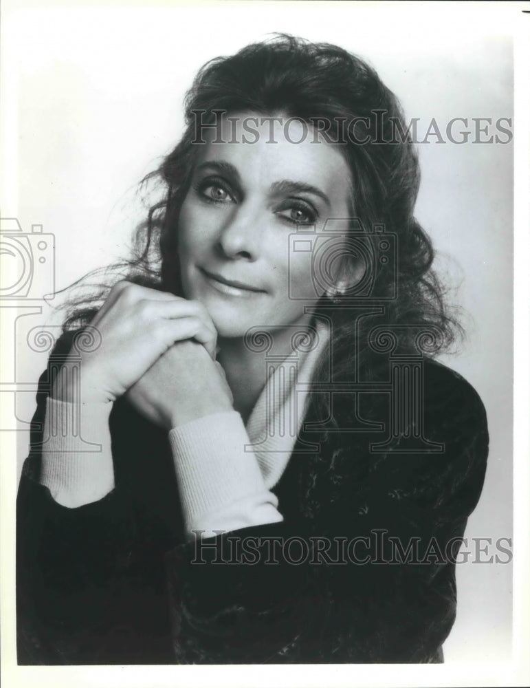 1989 Judy Collins performs in going Home, on The Disney Channel. - Historic Images