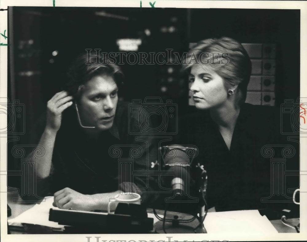 1988 Wendy Kilbourne and Gary Cole star in &quot;Midnight Caller.&quot; - Historic Images