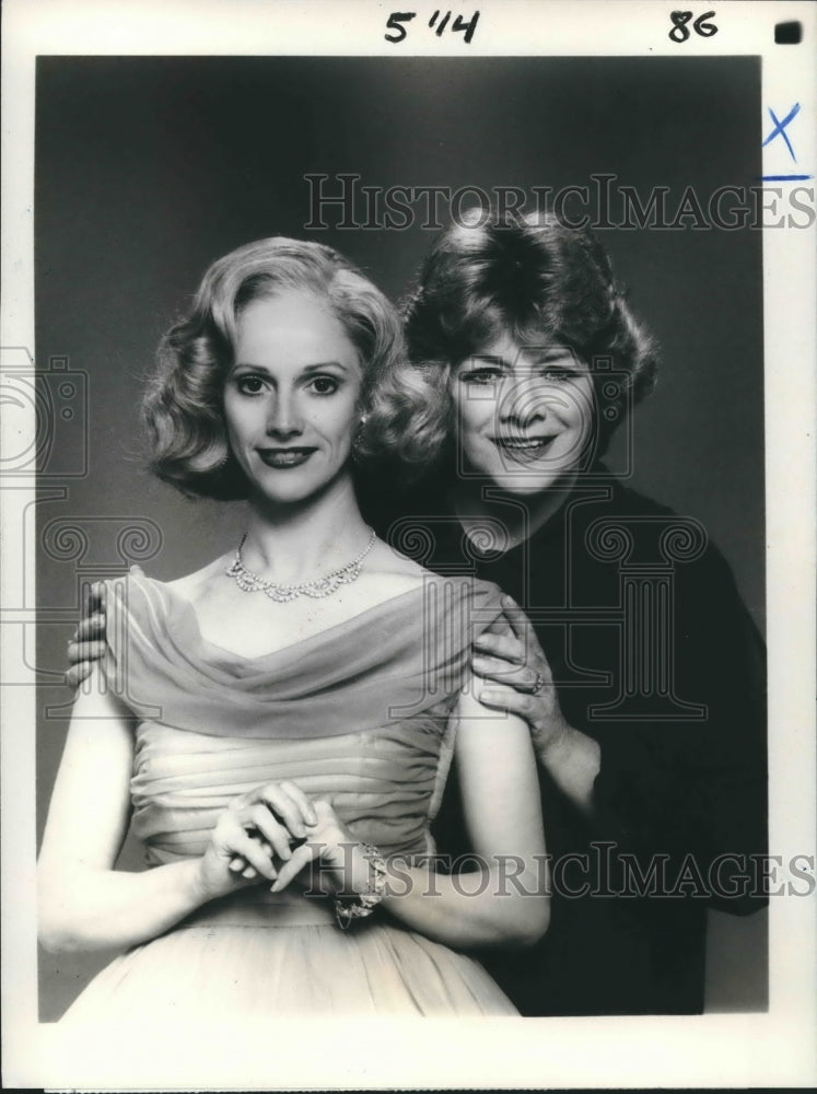 1982 Rosemary Clooney and Sondra Locke in The Rosemary Clooney Story - Historic Images