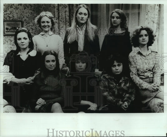 1981 Press Photo Alma Cuerve and others star in "Uncommon Women and Others." - Historic Images