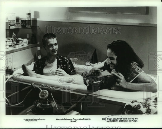 1989 Press Photo Scott Coffey and Annabeth Gish in a scene from Shag. - Historic Images