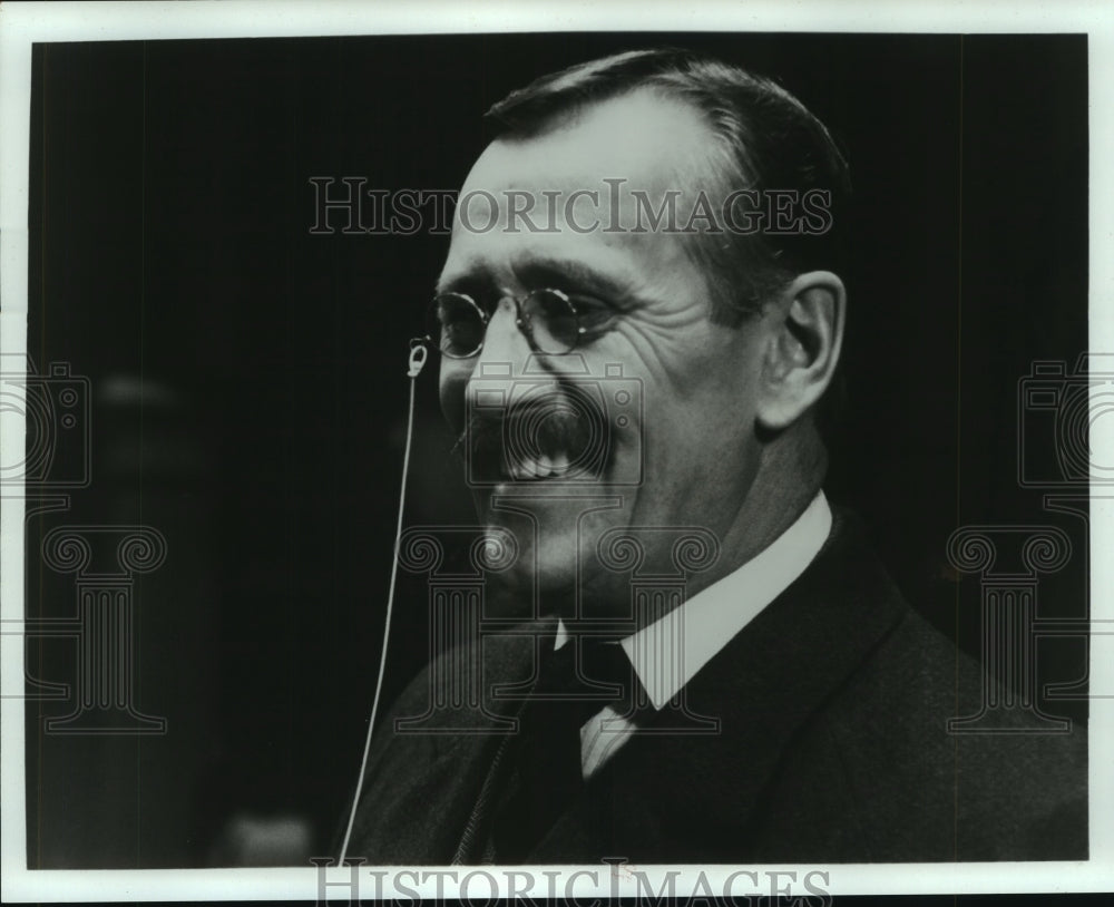 1987 Press Photo Len Cariou stars in Teddy and Alice. - Historic Images