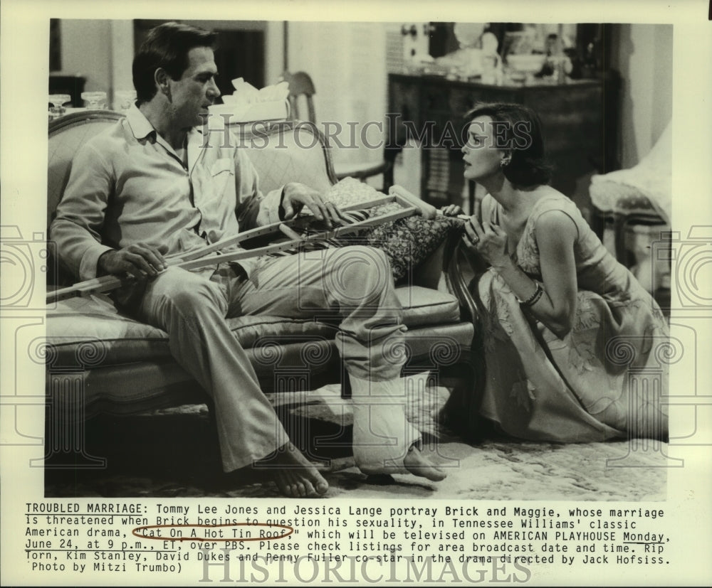 1985 Tommy Lee Jones and Jessica Lange in Cat on a Hot Tin Roof. - Historic Images