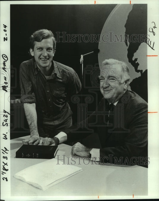 1980 Press Photo Walter Cronkite in CBS Special about Cornelius Ryan.-Historic Images