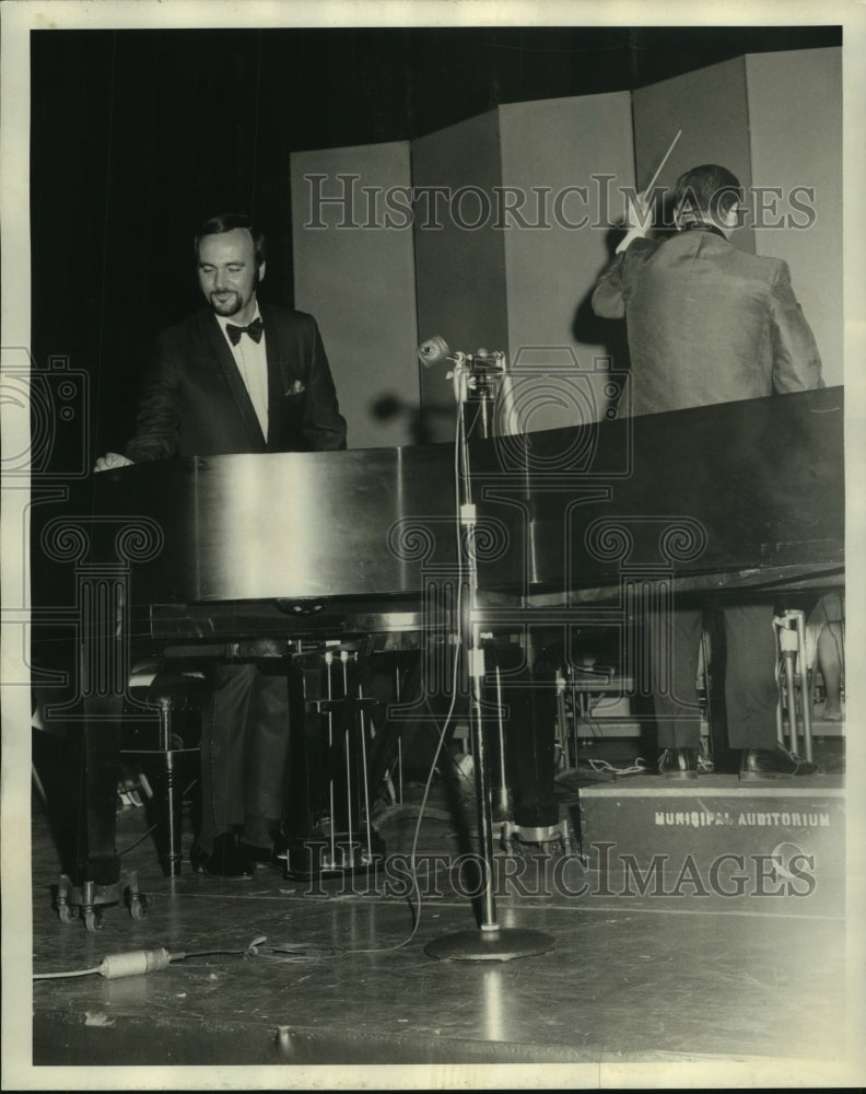 1970 Ronnie Kole, pianist and band leader, New Orleans. - Historic Images