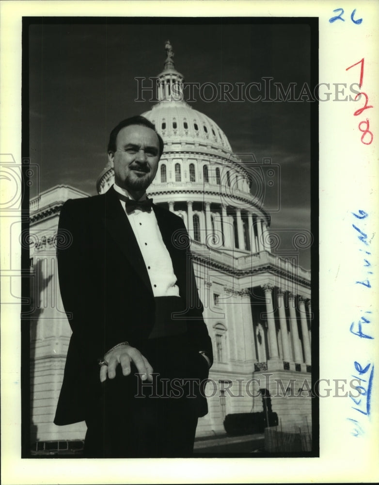 1989 Ronnie Kole, New Orleans pianist, in front of Capital - Historic Images