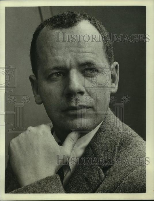 1958 Richard Carter, an award-winning journalist has a new book. - Historic Images