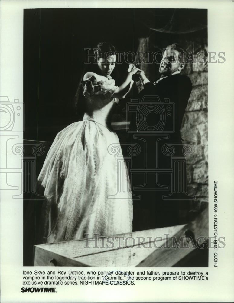 1989 Press Photo Ione Skye and Roy Dotrie star in "Carmilla," on Showtime.-Historic Images