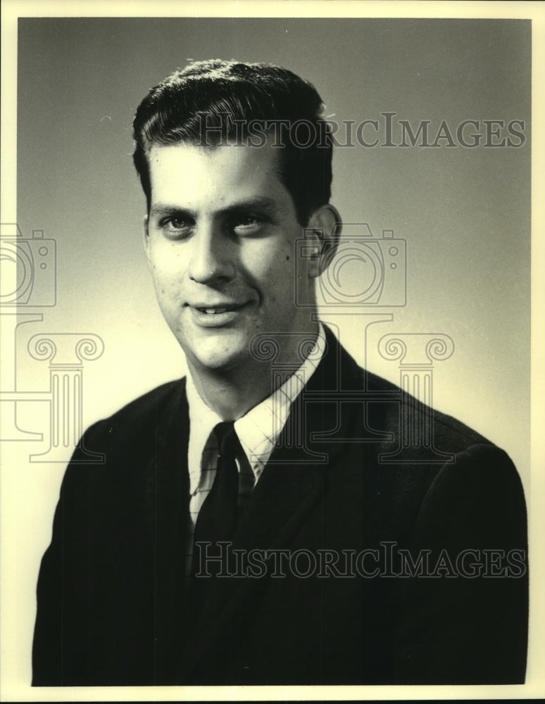 1976 Press Photo Kirk Carney, News Reporter - nop16980-Historic Images