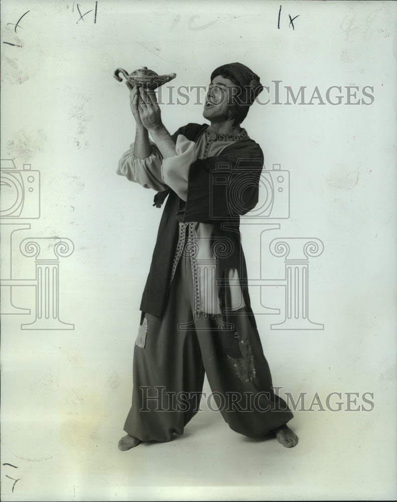 1968 Press Photo Rockefeller Players Member Douglas Coffin As Aladdin - Historic Images