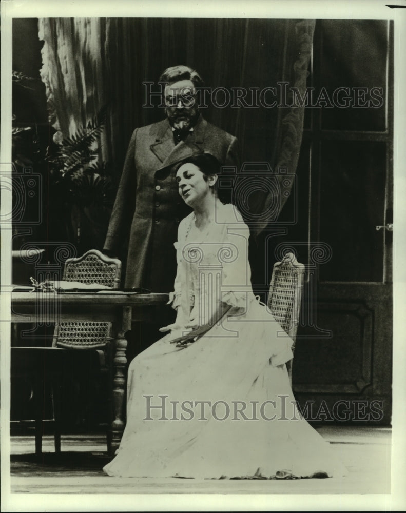 1981 Ileana Cotrubas, Cornell MacNeil in Verdi&#39;s &quot;La Triviata&quot; - Historic Images