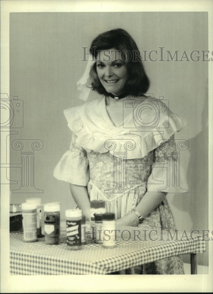 1986 &quot;Kate &amp; Allie&quot; - Jane Curtin as Allie on CBS Sitcom - Historic Images