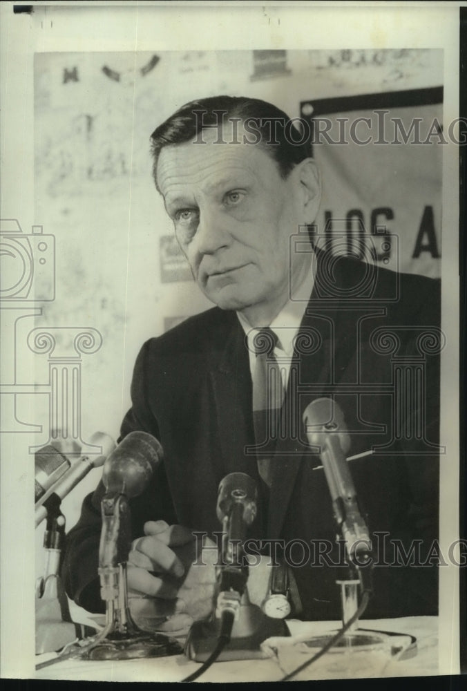 1966 Press Photo Actor Wendell Corey at Los Angeles news conference. - Historic Images