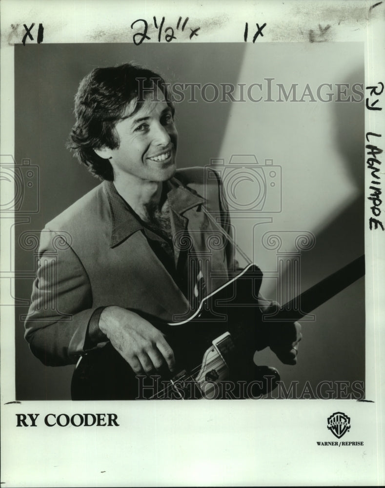 1979 Press Photo Ry Cooder, rock guitarist and entertainer. - nop17840-Historic Images