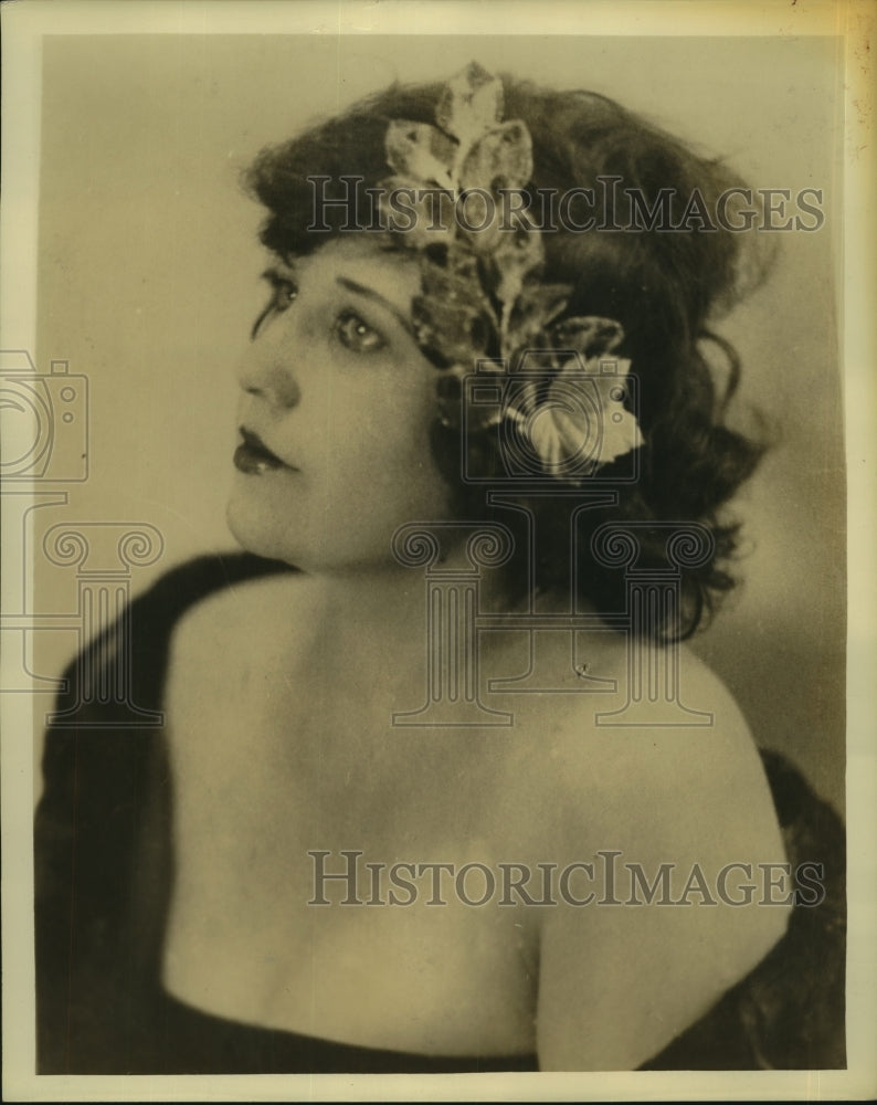 1951 Press Photo Ruth Cooper, New Orleans&#39; entertainer, heard on WJBW - Historic Images