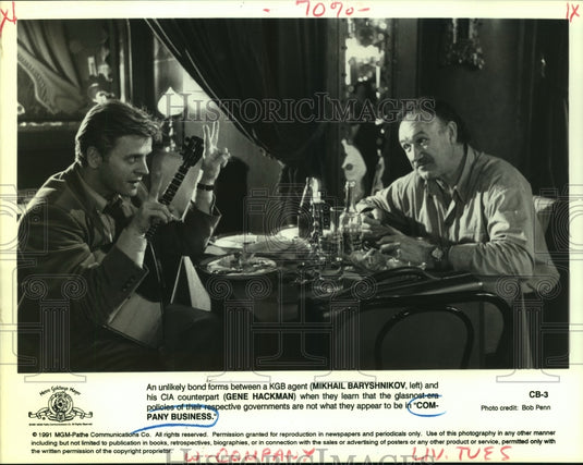 1991 Press Photo Mikhail Baryshnikov and Gene Hackman in "Company Business." - Historic Images