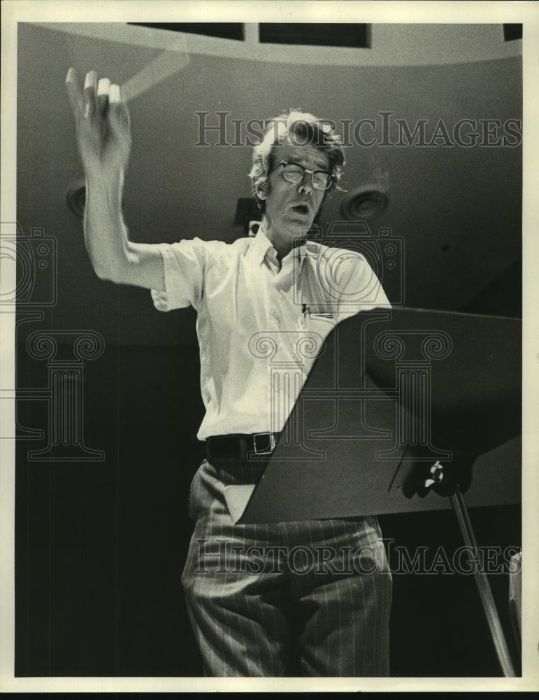 1973 John Hutton conducting concert choir of New Orleans rehearsal - Historic Images