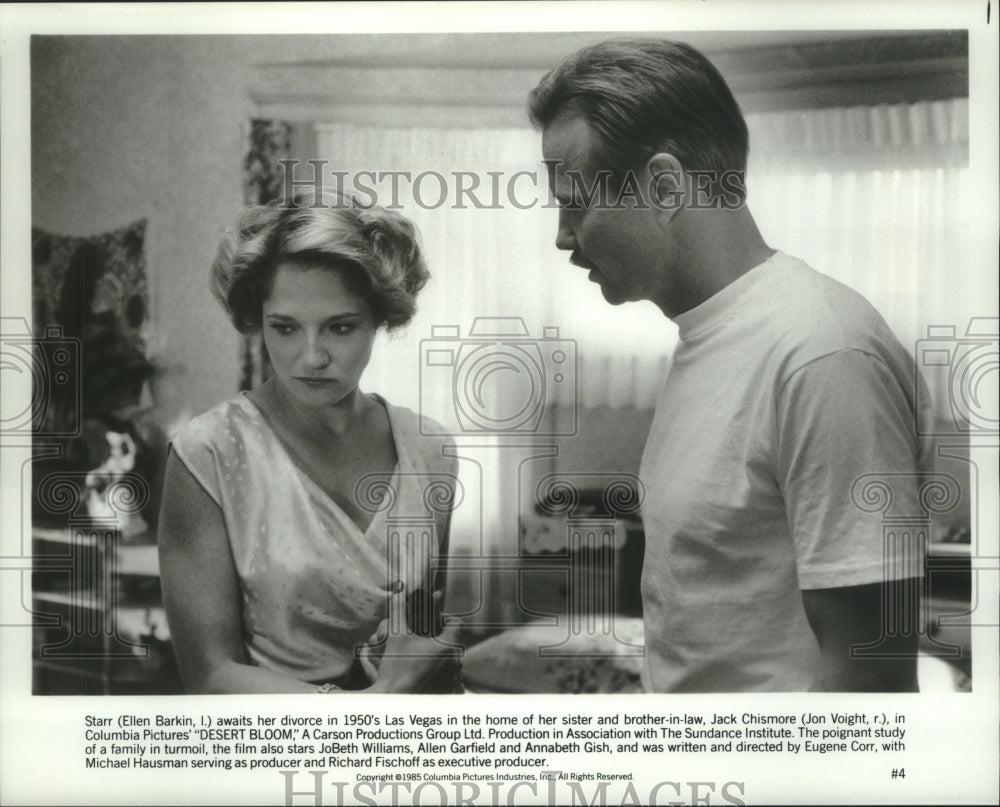 1985 Ellen Barkin and Jon Voight in scene from &quot;Desert Bloom.&quot; - Historic Images