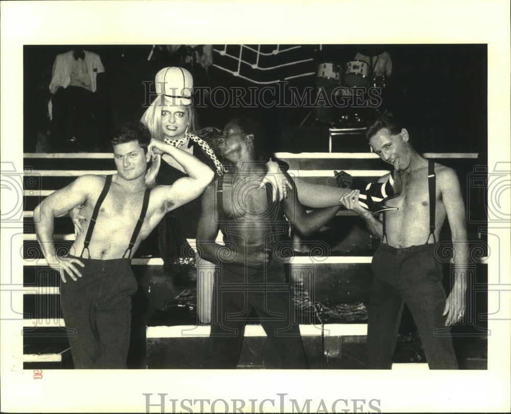 1990 Press Photo Contemporary Arts Center performance of Where the Girls Are. - Historic Images