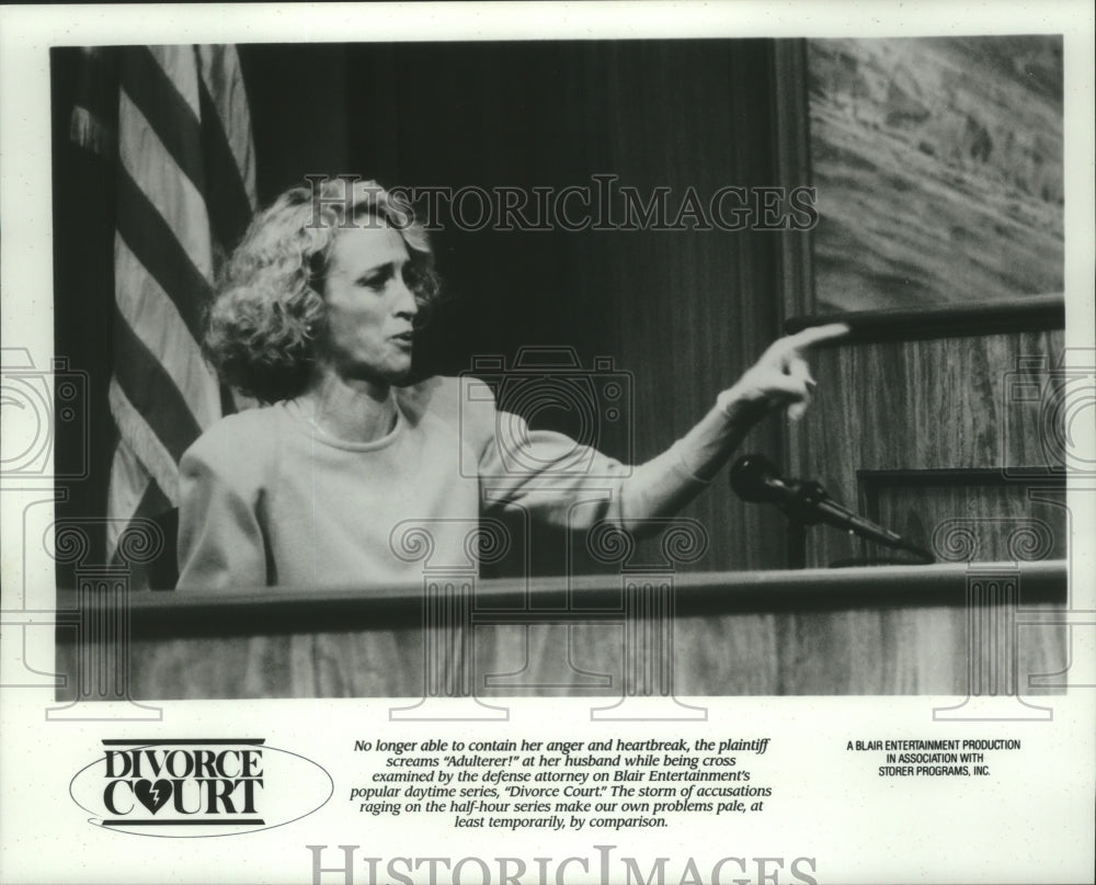 1987 A plaintiff screams on the stand on Divorce Court. - Historic Images