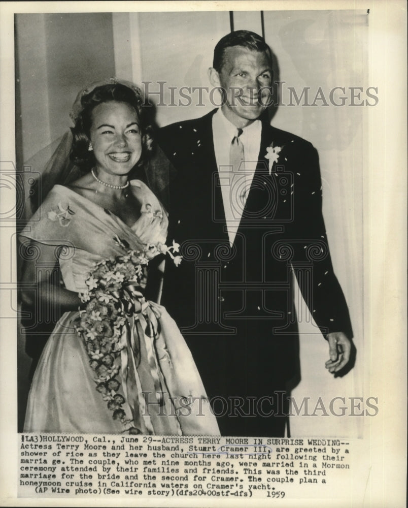 1959 Terry Moore &amp; Stuart Cramer III wed in Hollywood, California - Historic Images