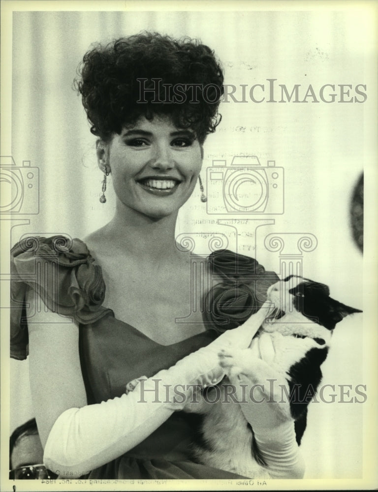 1984 Press Photo Geena Davis performs with her cat on &quot;Buffalo Bill&quot;-Historic Images