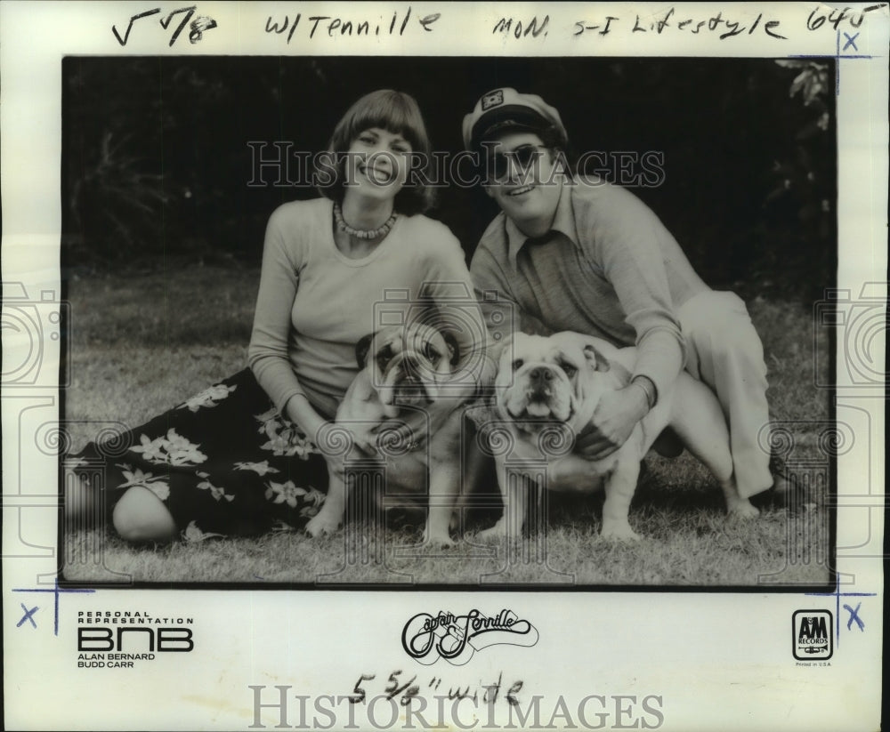 1976 The Captain and Tennille and their pet English bull dogs.-Historic Images