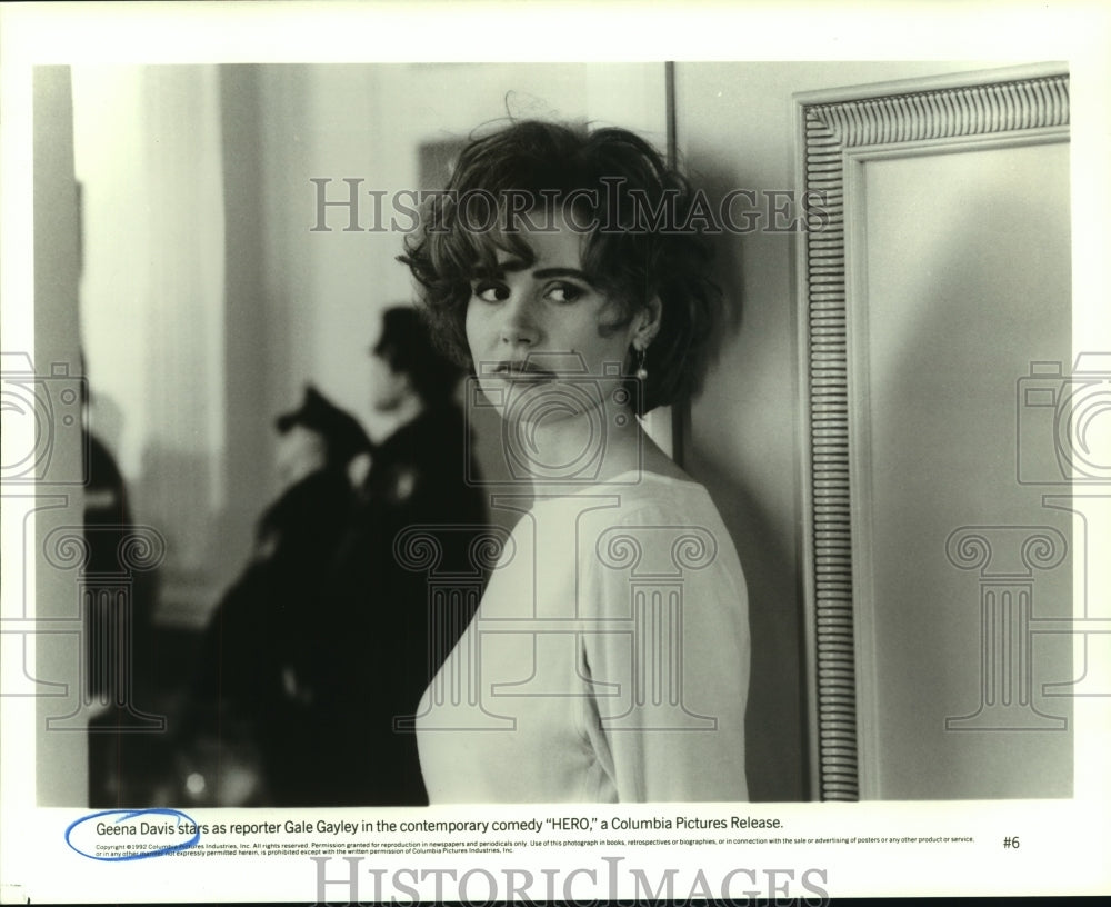 1992 Press Photo Geena Davis stars as a reporter in &quot;Hero.&quot; - Historic Images