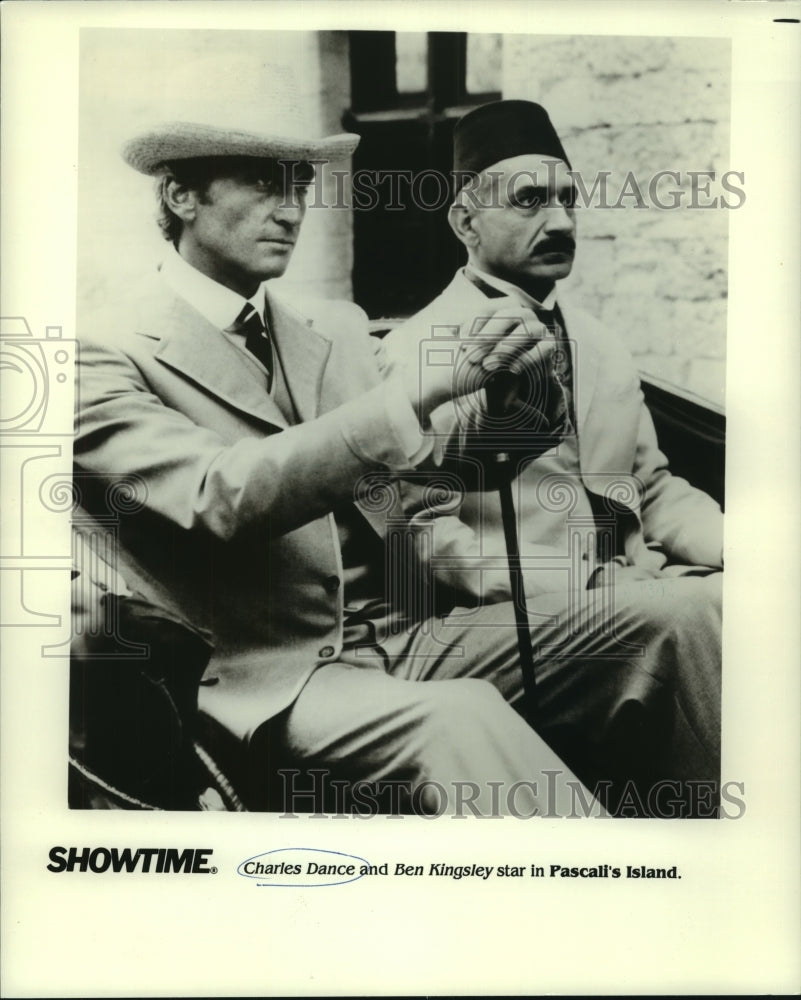 1989 Press Photo Charles Dance and Ben Kingsley in Pascali&#39;s Island, on Showtime - Historic Images