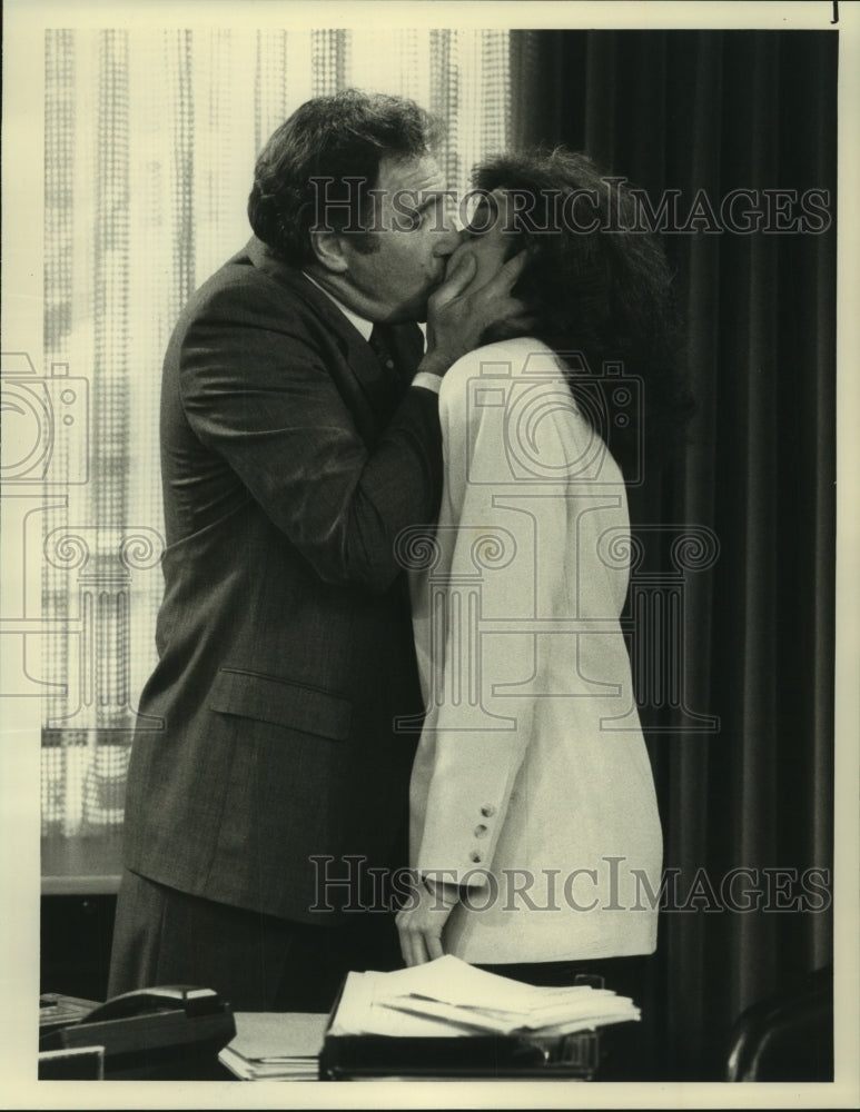 1990 Press Photo Judd Hirsch and Michele Pawk on Dear John, on NBC. - nop21955 - Historic Images