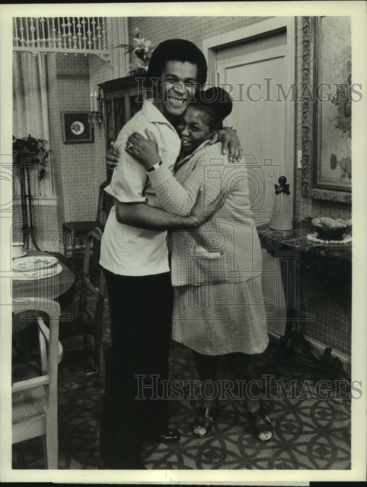 1975 Press Photo Theresa Merritt and Clifton Davis star on That's My Momma. - Historic Images