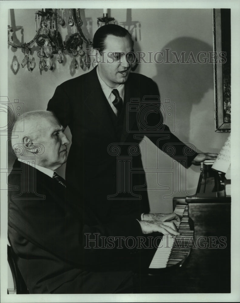 1986 Press Photo Pianist Walter Damrosch Playing With Singer Albert Cazentre - Historic Images