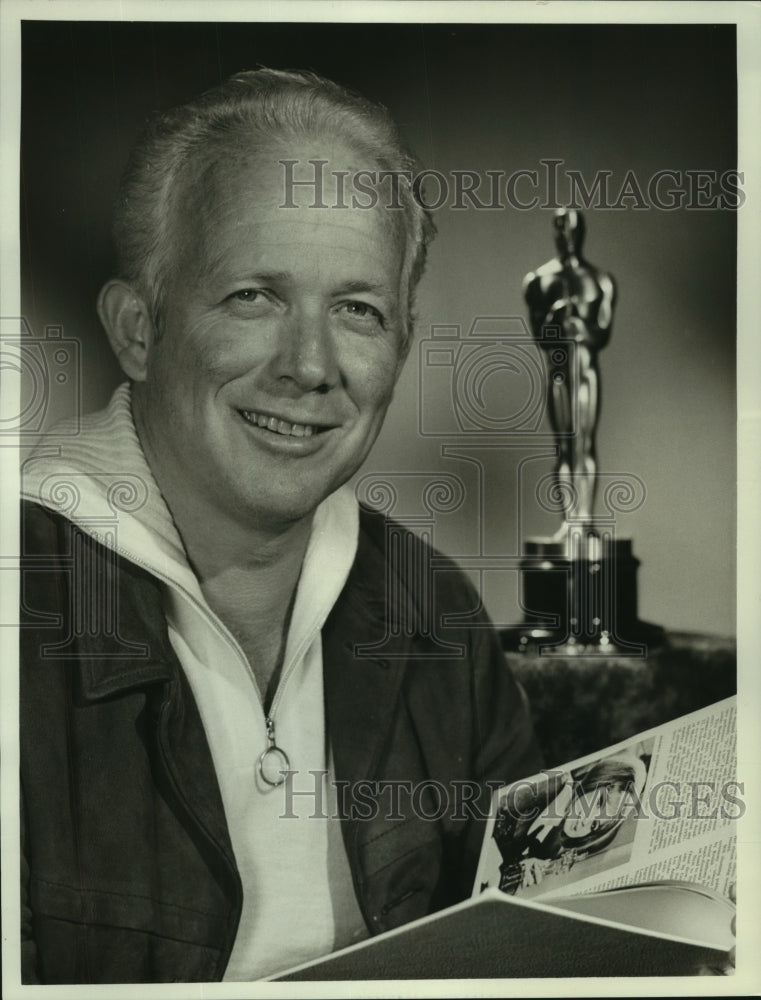 1971 Dick Dunlap on the 43rd Annual Oscar Awards Program, on NBC. - Historic Images