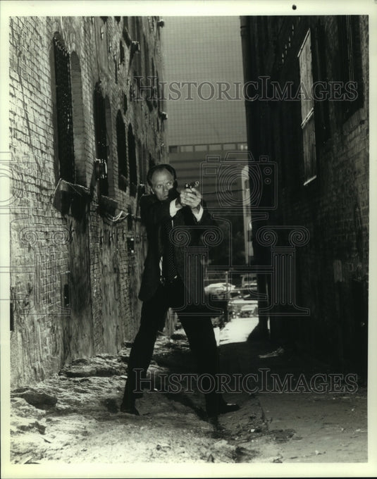 1995 Fred Dryer in a scene from The Return of Hunter, on NBC. - Historic Images