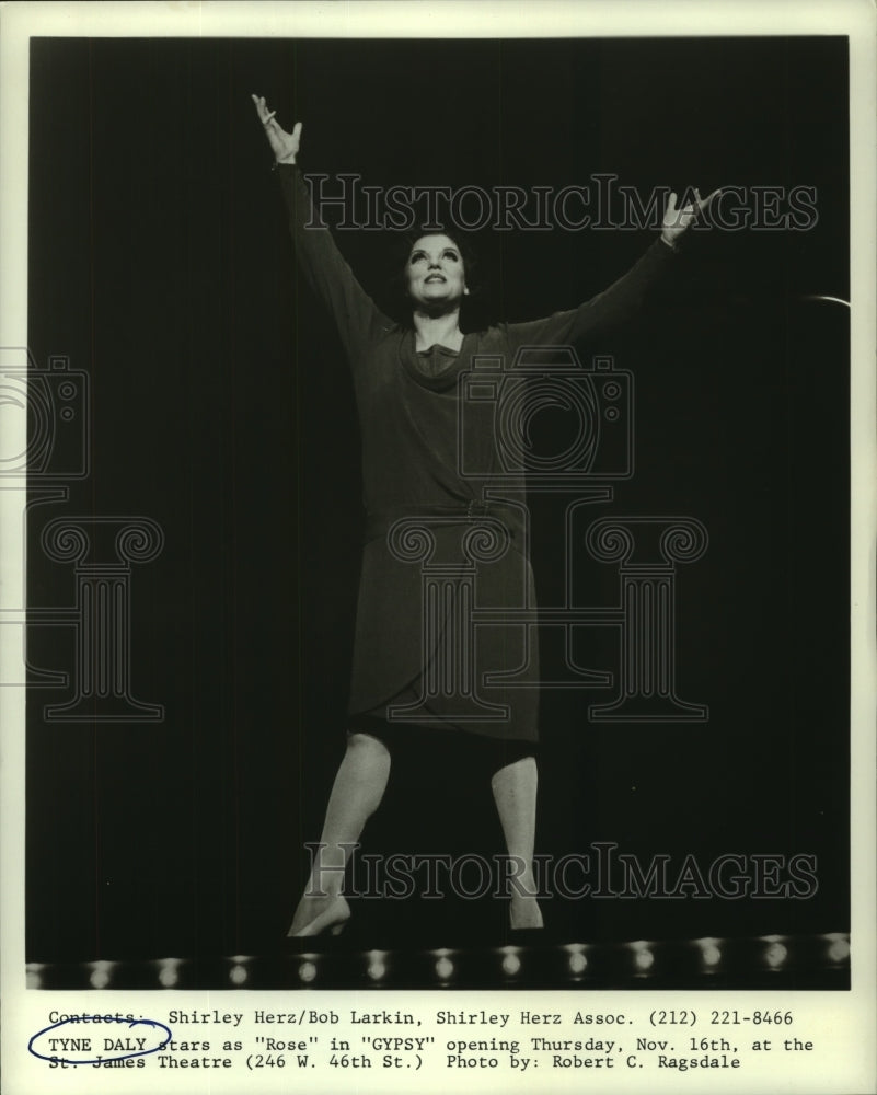 1989 Press Photo Tyne Daly in a scene from Gypsy at St. James Theater. - Historic Images