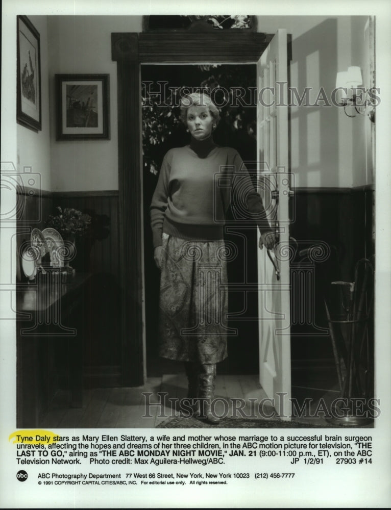 1991 Press Photo Tyne Daly stars in The Last to Go, on ABC. - nop22176 - Historic Images