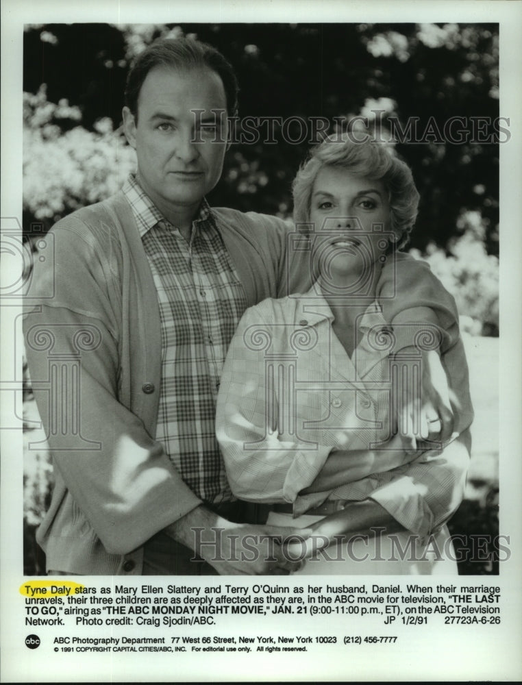 1991 Press Photo Tyne Daly and Terry O&#39;Quinn in The Last to Go, on ABC. - Historic Images